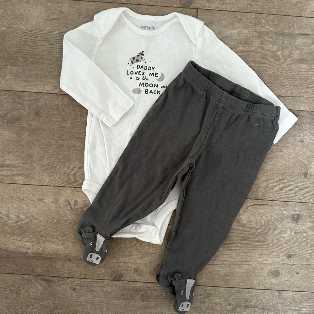 Carter’s 9M Baby Boy Daddy Loves Me to the Moon Outfit Set 
Euc
